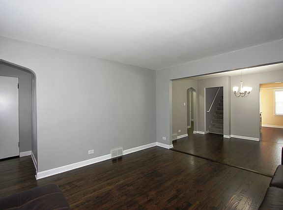 3rd image of 1042 Thomas Ave
