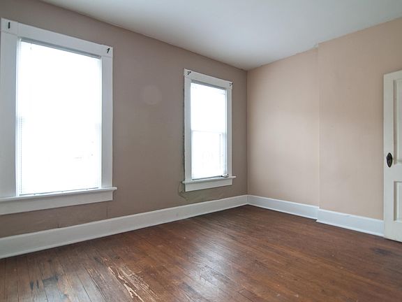 3rd image of 638 S Pearl St