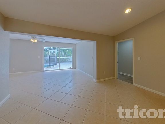3rd image of 14980 Crown Dr