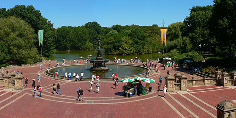 Rented by Corcoran | media 25