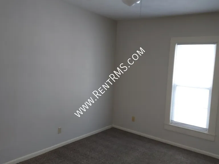 1614 SW College Ave #C — Photo 3