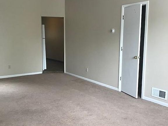 4th image of 42 27th Ave SE #0