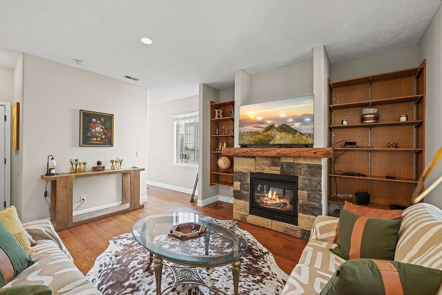 3 bed, 2.0 bath, 1743 sqft, $4,376 — Photo 2