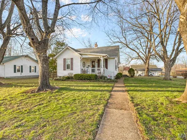 301 7th St, Farmington, MO 63640