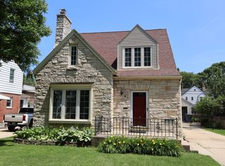 6028 N Lydell Ave, Whitefish Bay, WI 53217