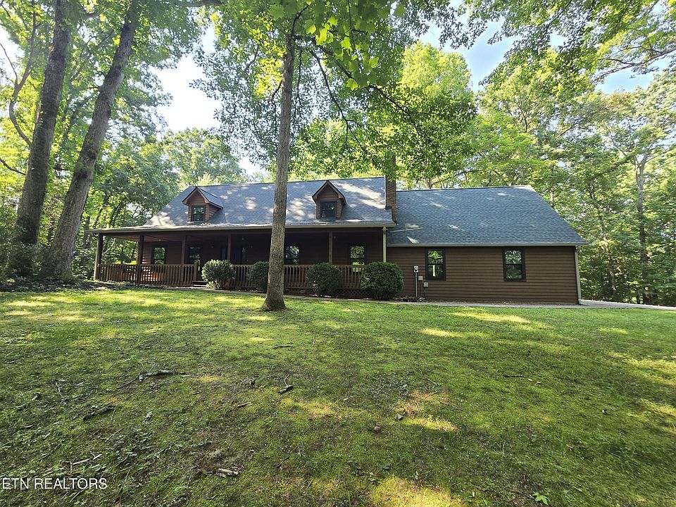 1st image of 144 Cross Creek Ln