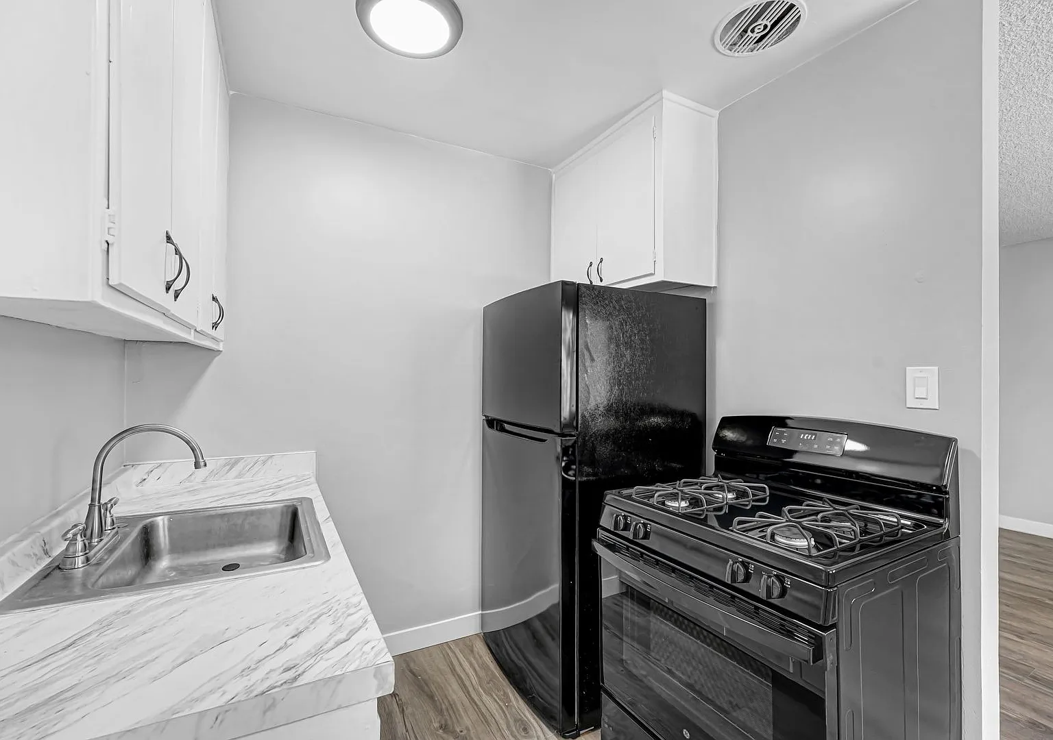 5715 N. Vista St. — Photo 4