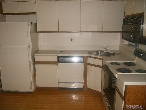 Lovely Eat In Kitchen Area