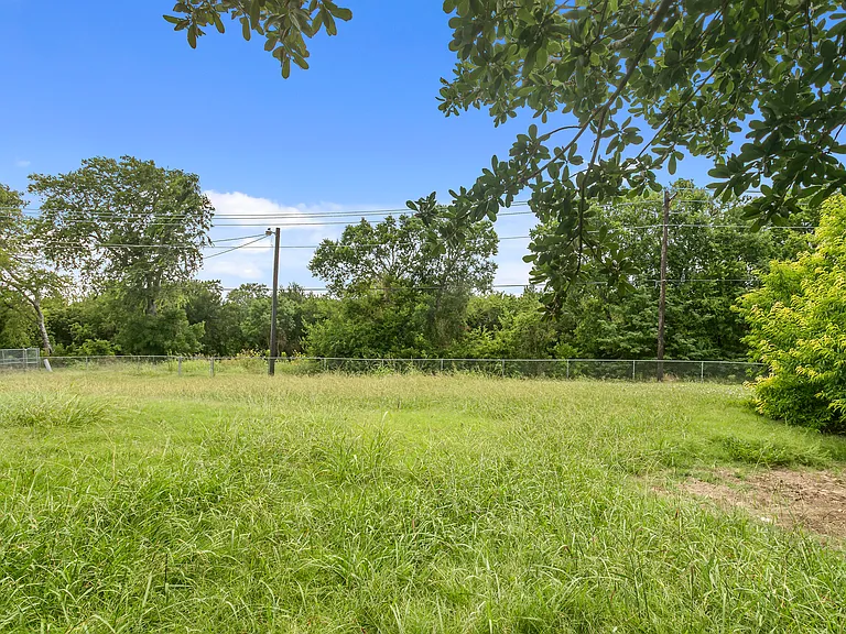 16740 Redbud Dr — Photo 23