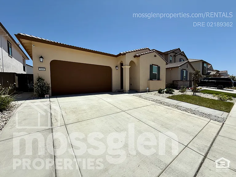 5666 Sailrock St — Photo 3