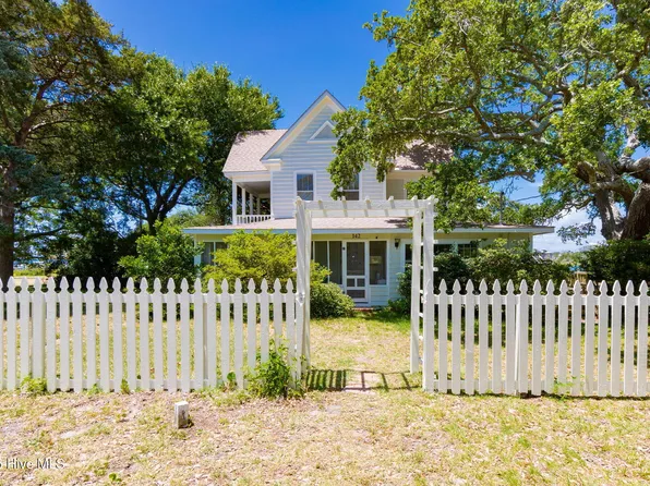 142 Rush Point Road, Harkers Island, NC 28531