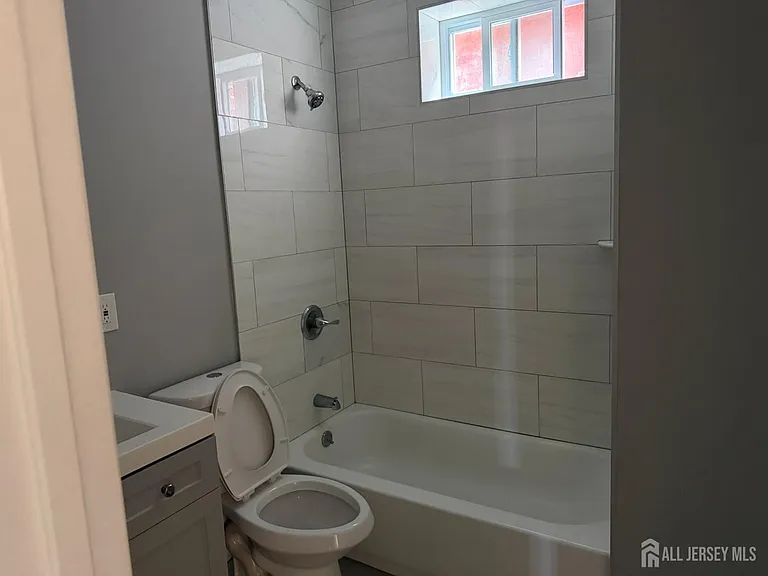 346 Market St — Photo 7
