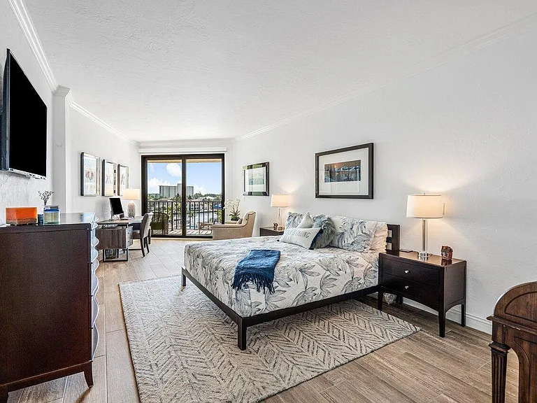 1035 S Federal Hwy #406 — Photo 33