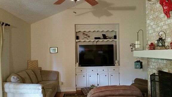 3rd image of 720 Live Oak Dr