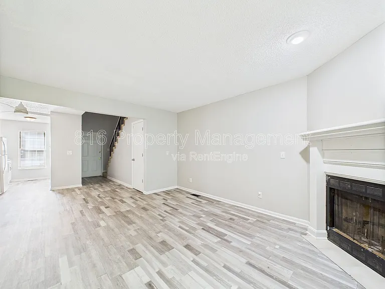 7941 NW 79th Pl — Photo 4