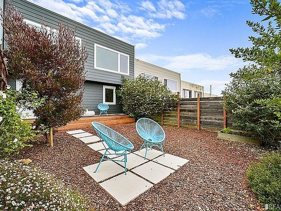 3rd image of 371 Bright St