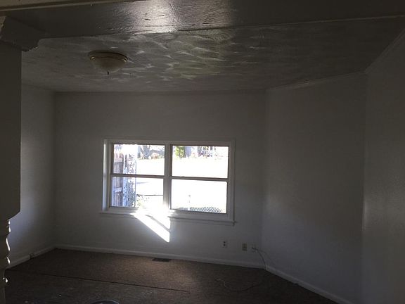 4th image of 1521 E Kirby Ave