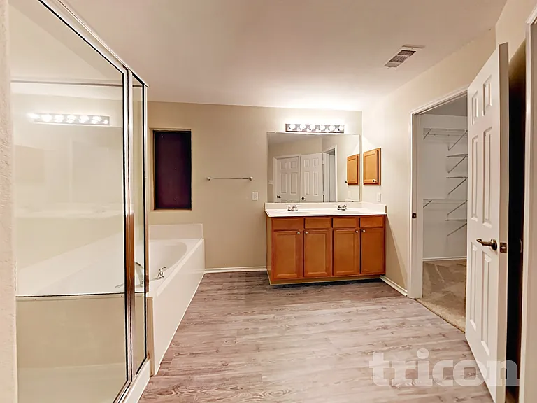 10338 Whisper Bluff Dr — Photo 24