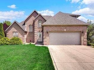 8227 Magoun Dr, Saint John, IN 46373
