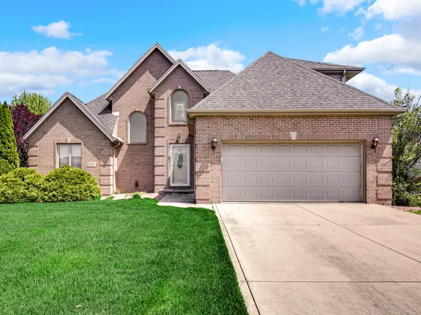 8227 Magoun Dr, Saint John, IN 46373