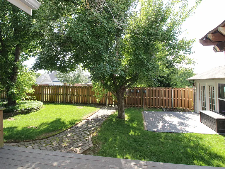 1401 NE Dysart Woods Ln — Photo 37