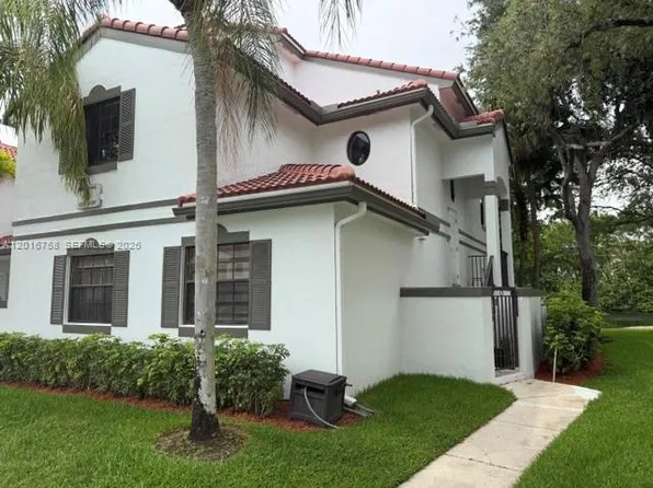 15825 SW 3rd Ct APT 204, Pembroke Pines, FL 33027
