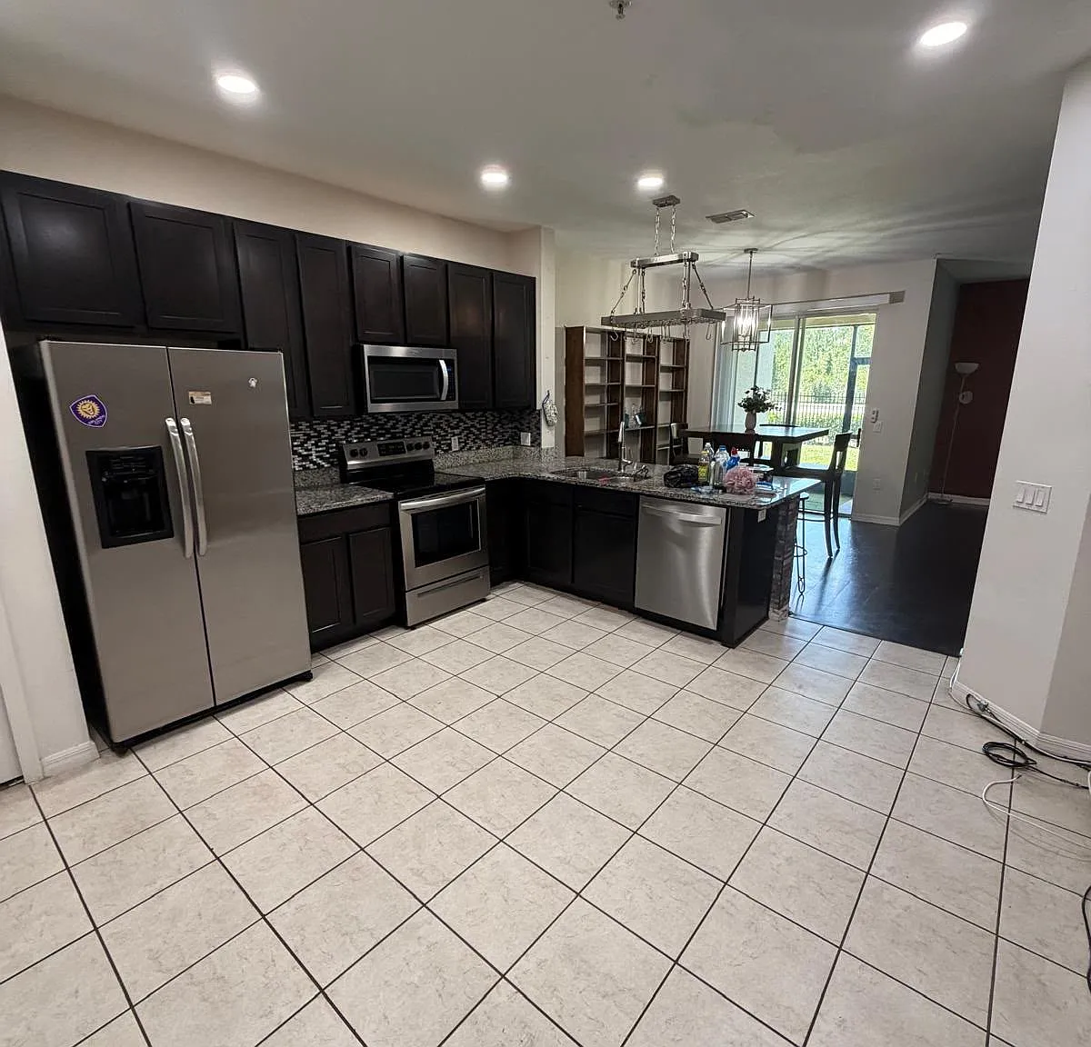 3 bed, 2.5 bath, 1750 sqft, $2,400 — Photo 2