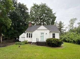 5N320 Powis Rd, Wayne, IL 60184