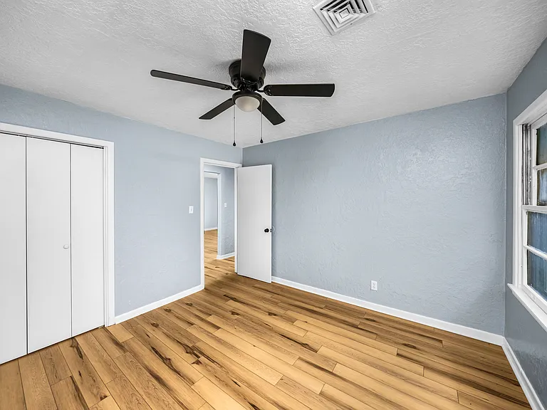 2408 NW Ozmun Ave — Photo 10