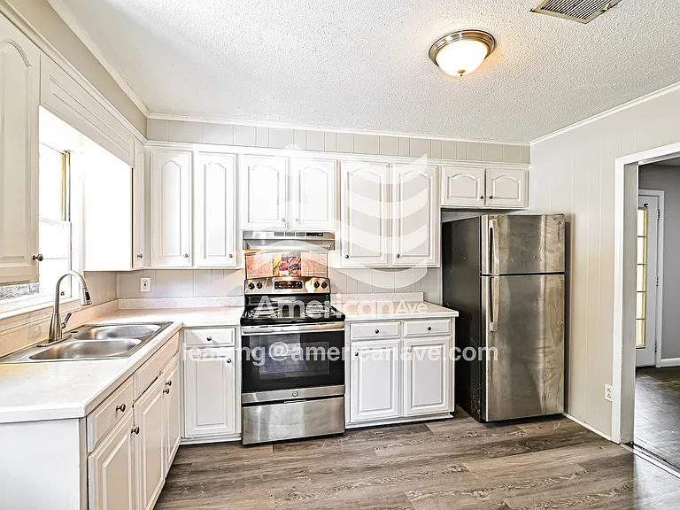 7487_006_kitchen_6.jpg