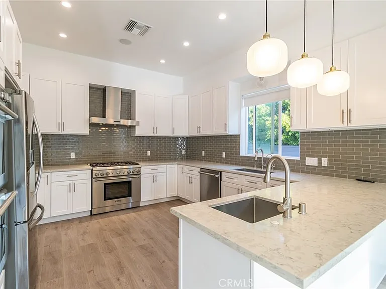 1480 S Durango Ave — Photo 17