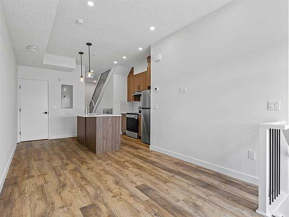 2nd image of 156 N Park St #118