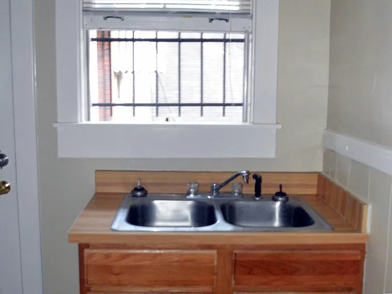230 Hawthorne St #3 — Photo 7