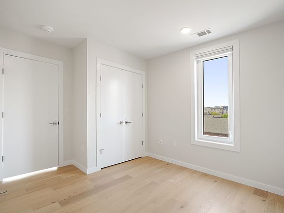5th image of 2-10 Maverick Sq #3B-2Ba-1268Sqft