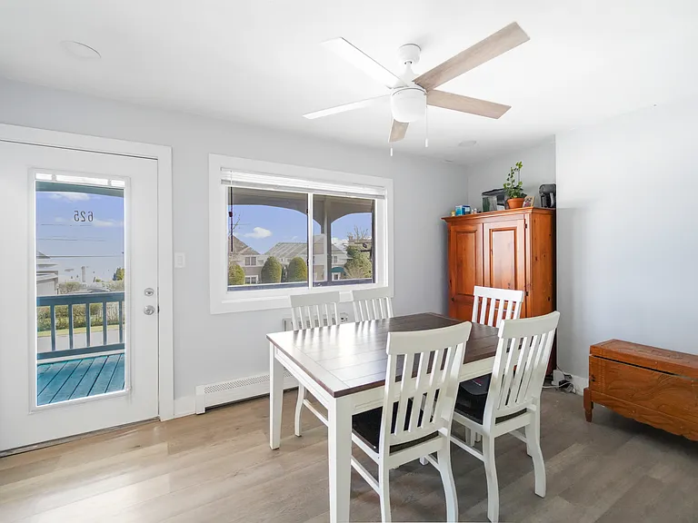62 Canoe Place Rd #625/626 — Photo 9