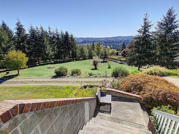 3rd image of 160 Melba Ln