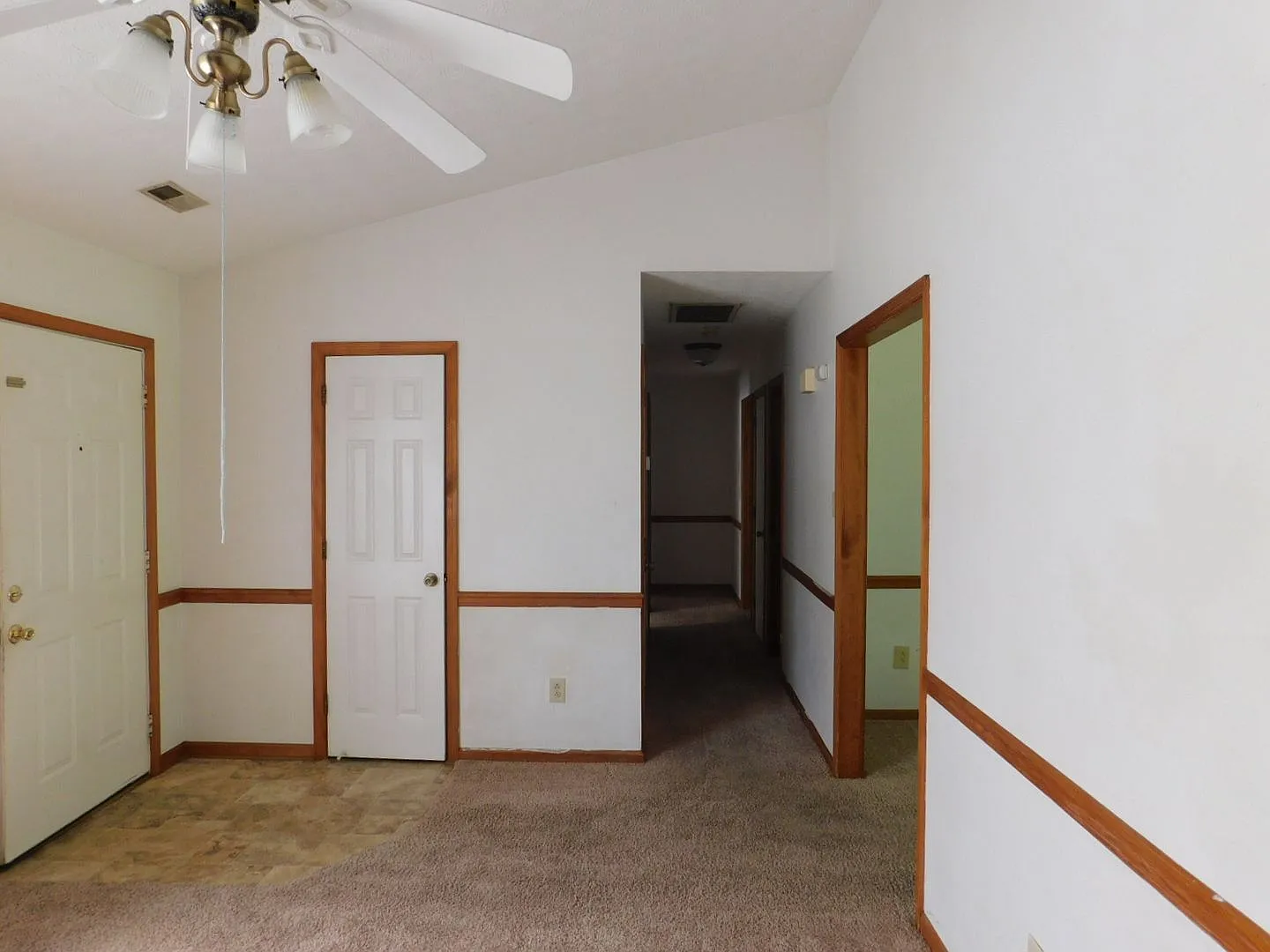 Charming 3-Bedroom Ranch Home in Wolf Creek Subdivision — Photo 4