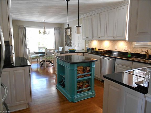 5th image of 1693 Woodbury Ln