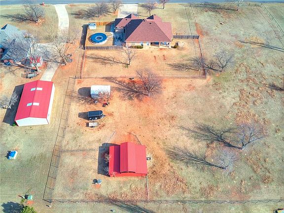 4th image of 850 Oaklawn Dr