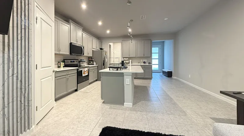 3 bed, 2.5 bath, 1667 sqft, $2,395 — Photo 4