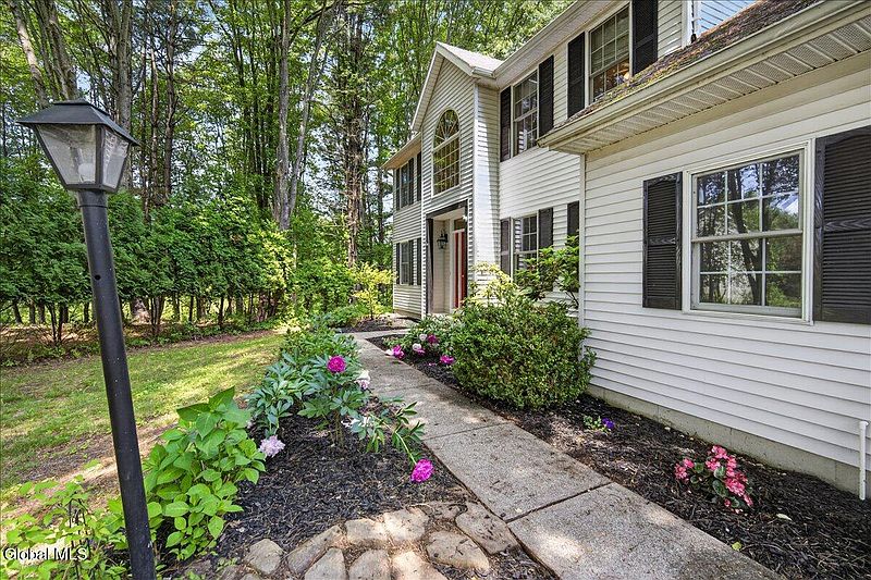 5th image of 7 Brookview Court