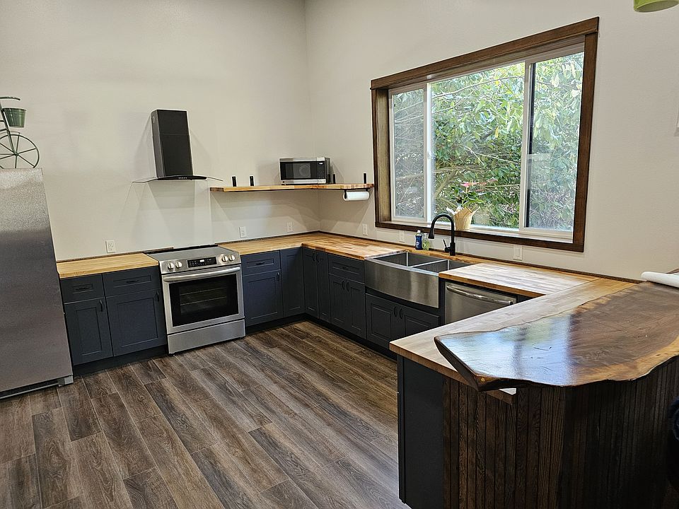 Air fryer microwave, butcherblock shelving, 5 burner Frigidaire Gallery range.