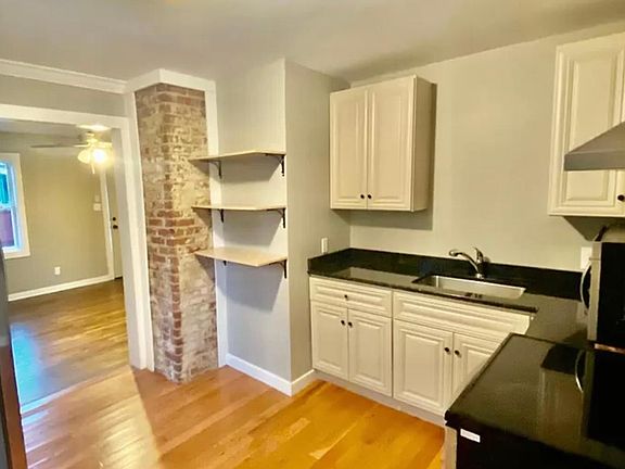 3rd image of 641 Queen Anne Dr