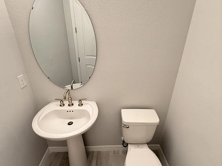 1352 Arklow Cir — Photo 22
