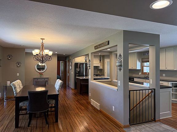 5th image of 1345 Elsinore Cir