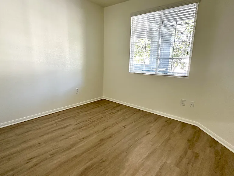 Creek View Condominiums — Photo 72