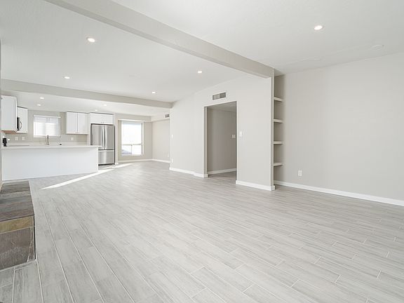 4th image of 5010 W Beverly Ln