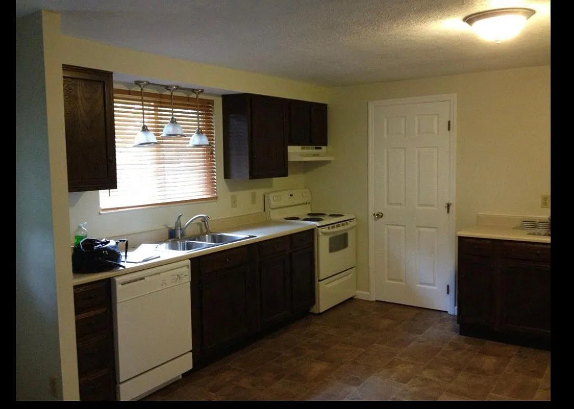 820 W Wenger Rd — Photo 2