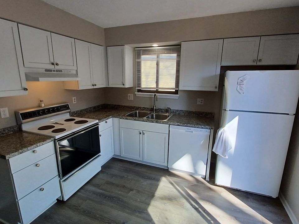 2nd image of 16209 W 141st Ter