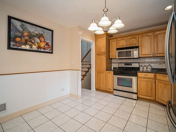 5th image of 931 Leamington Ave